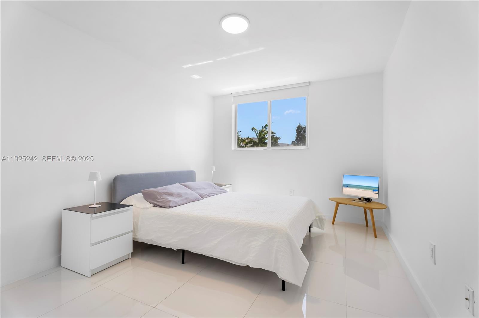 WEST BAY PLAZA CONDO - Residential