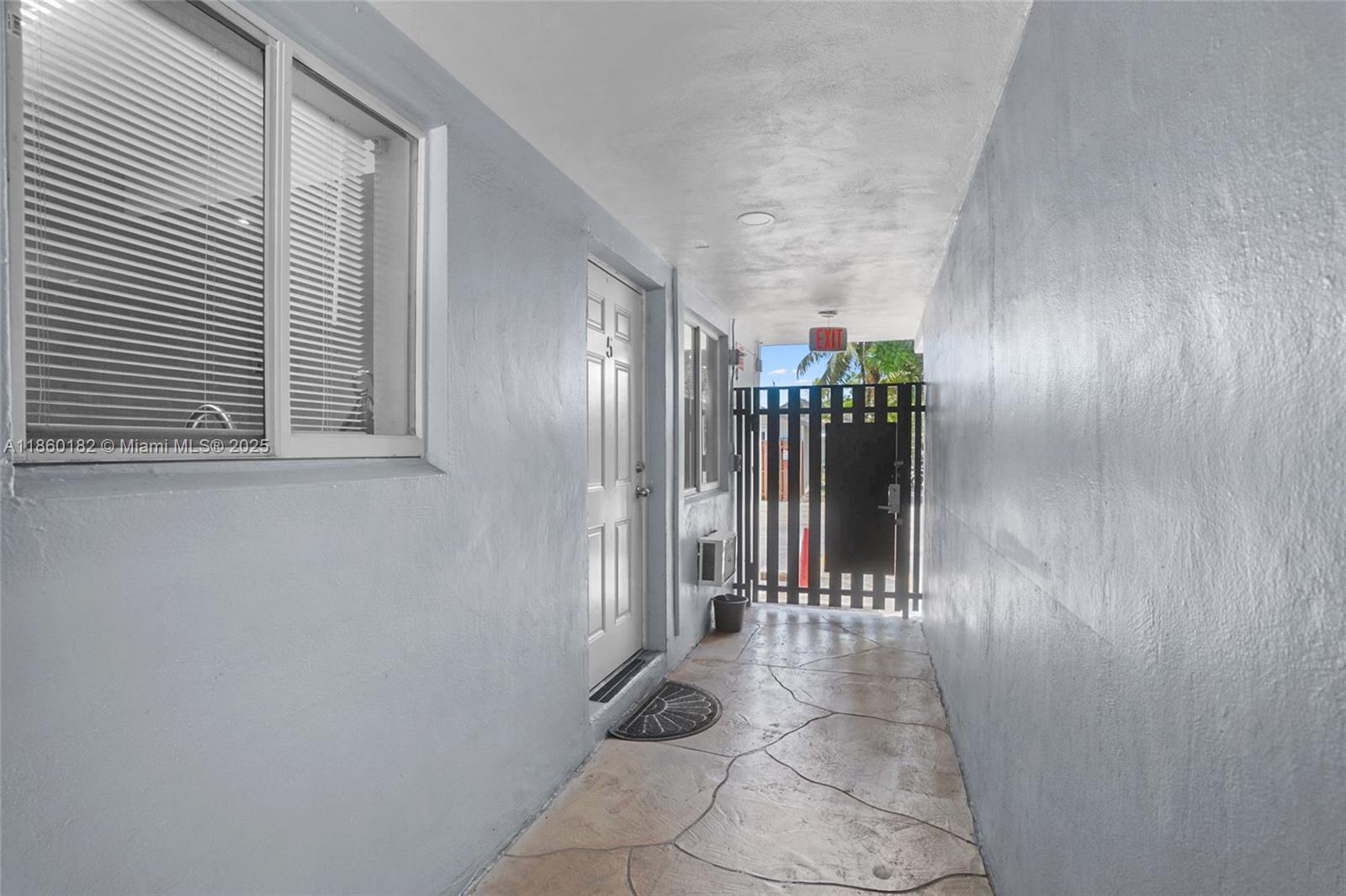 NORTH HOLLYWOOD - Residential Lease