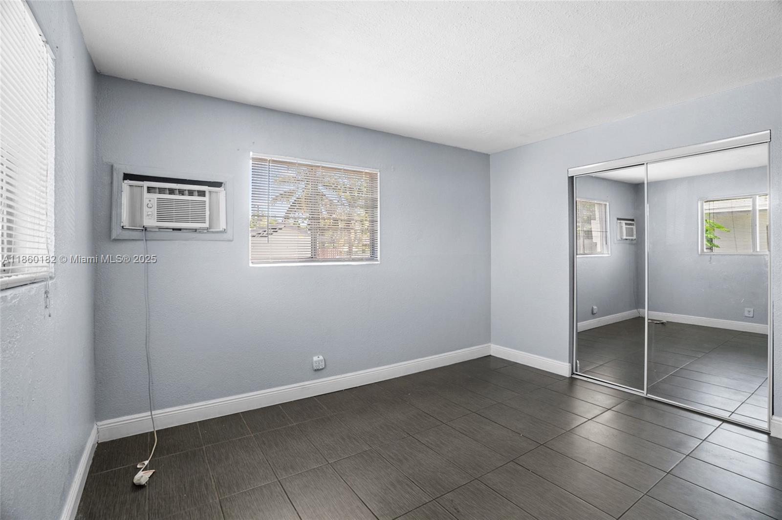 NORTH HOLLYWOOD - Residential Lease