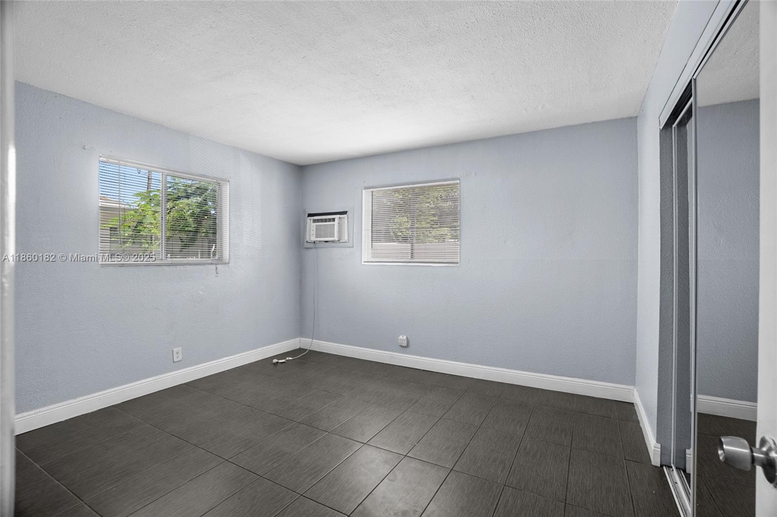 NORTH HOLLYWOOD - Residential Lease