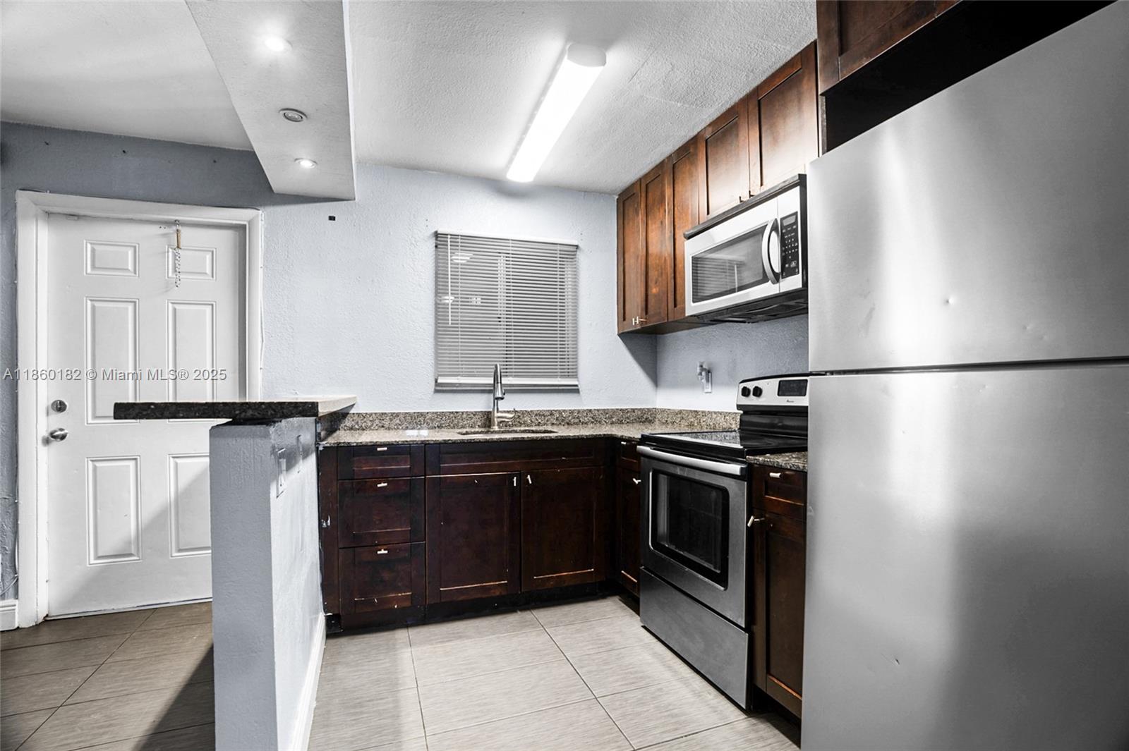 NORTH HOLLYWOOD - Residential Lease