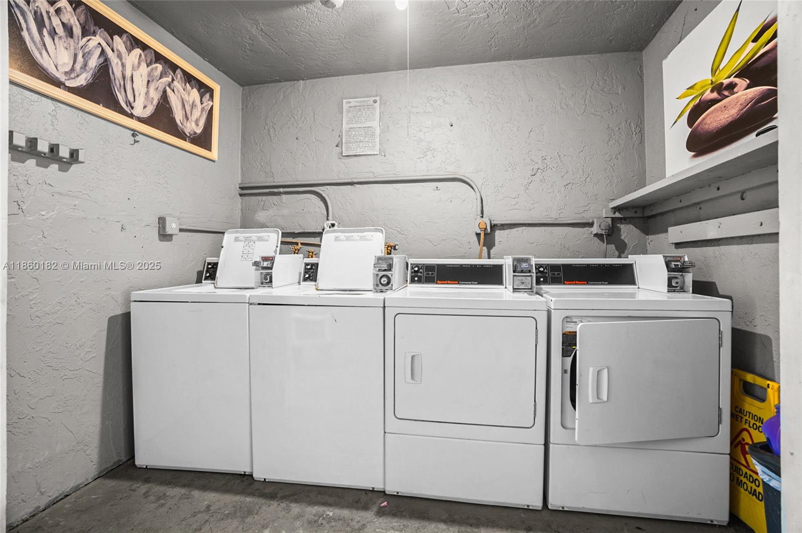 NORTH HOLLYWOOD - Residential Lease