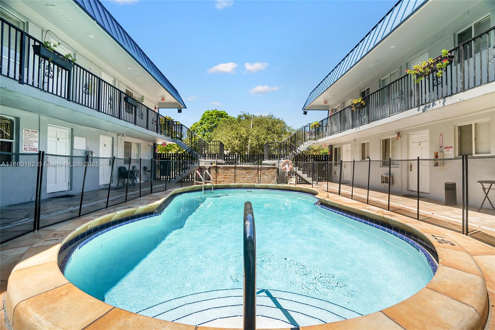 NORTH HOLLYWOOD - Residential Lease