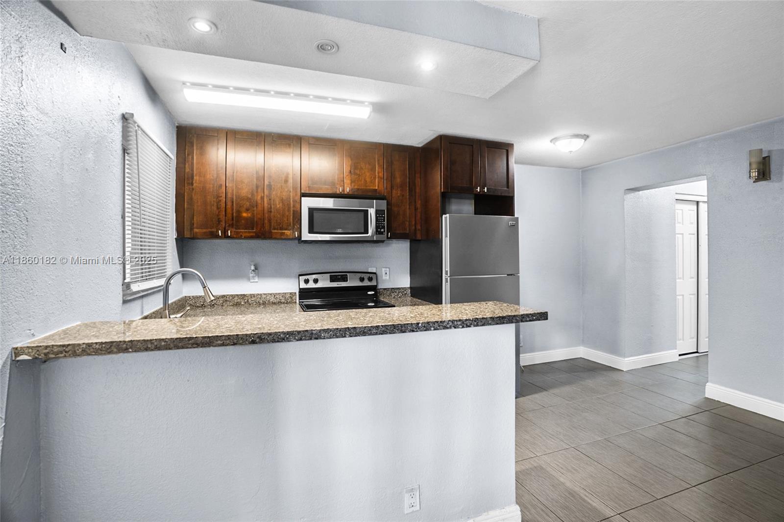 NORTH HOLLYWOOD - Residential Lease