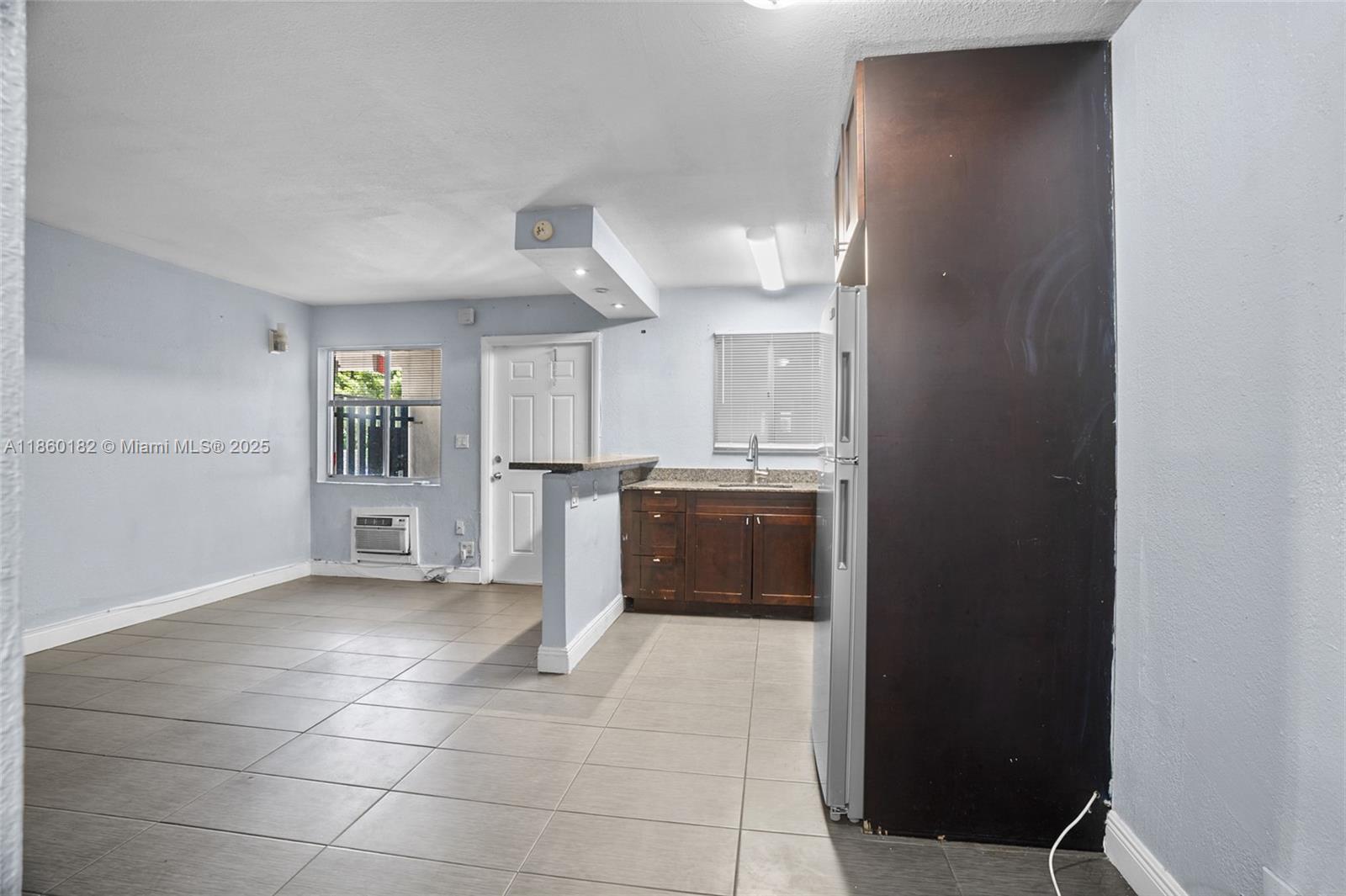 NORTH HOLLYWOOD - Residential Lease