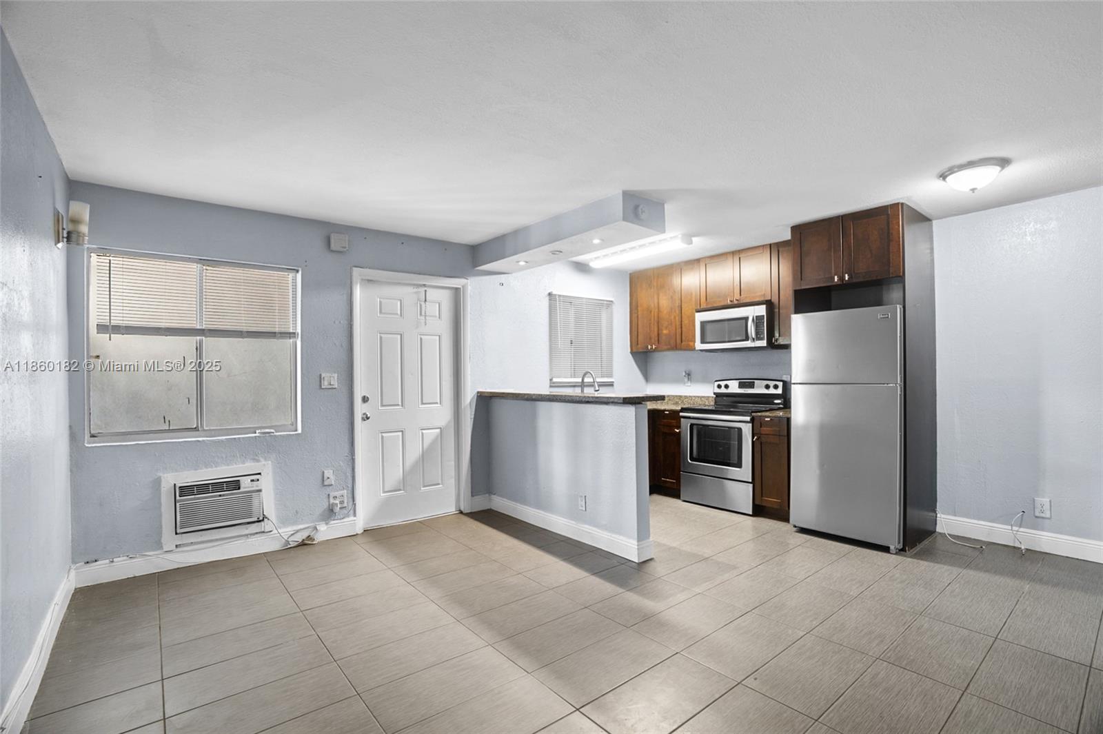 NORTH HOLLYWOOD - Residential Lease