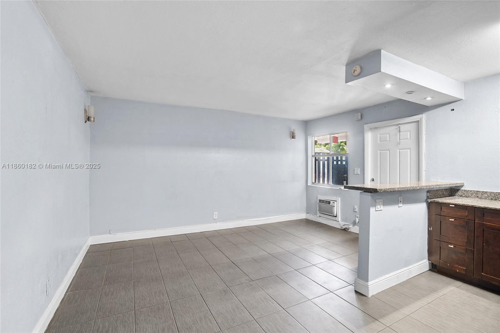 NORTH HOLLYWOOD - Residential Lease