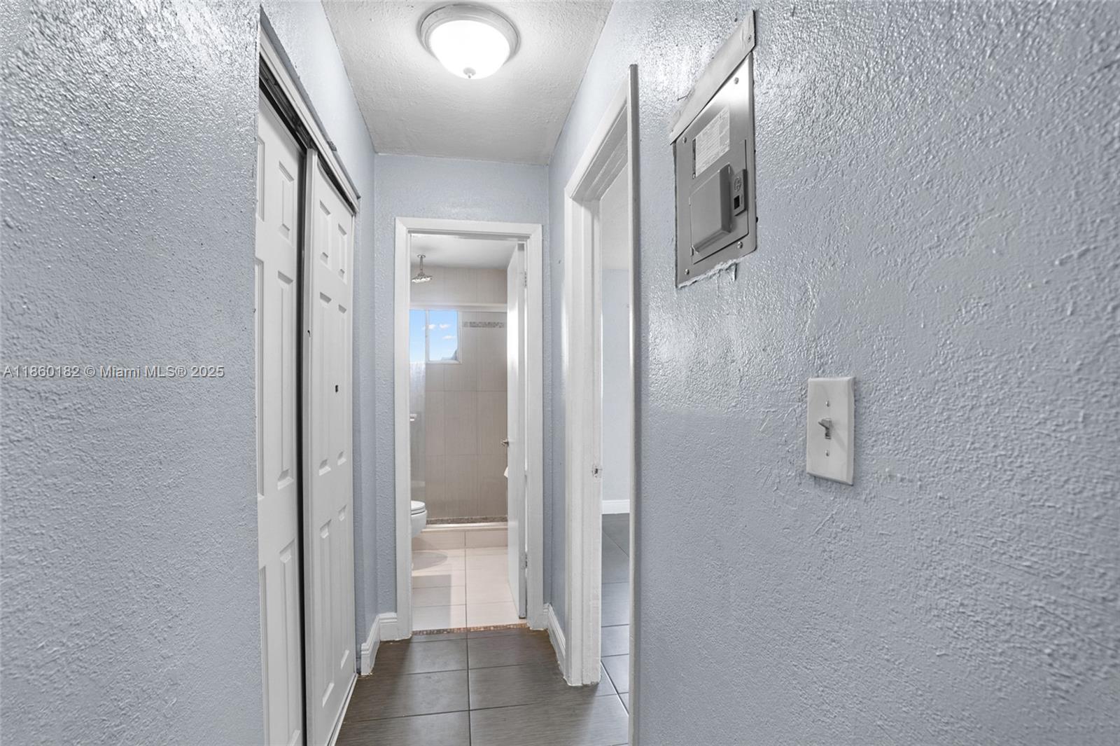 NORTH HOLLYWOOD - Residential Lease