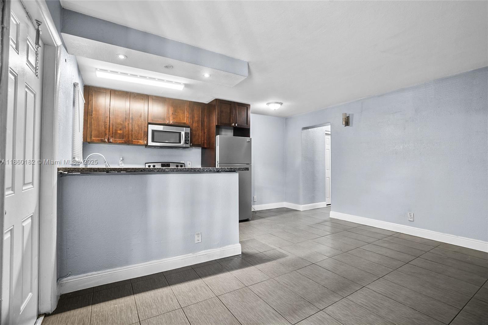 NORTH HOLLYWOOD - Residential Lease