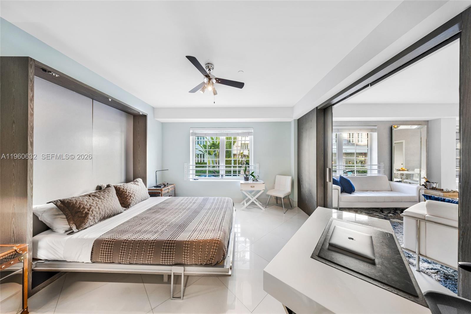 THE CARLYLE DECO HOTEL CO - Residential