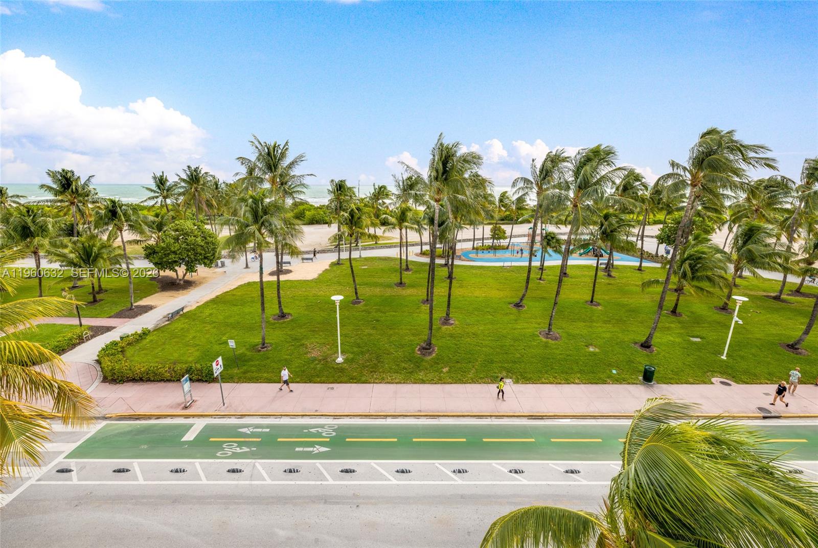 THE CARLYLE DECO HOTEL CO - Residential