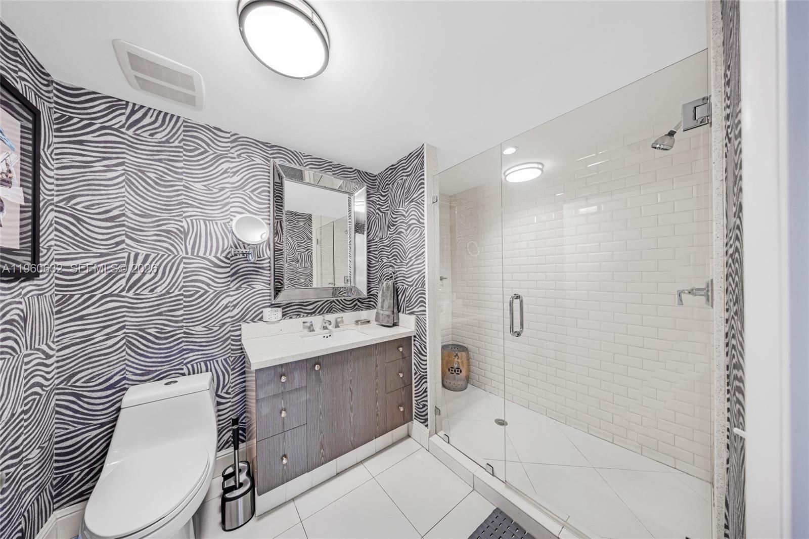 THE CARLYLE DECO HOTEL CO - Residential