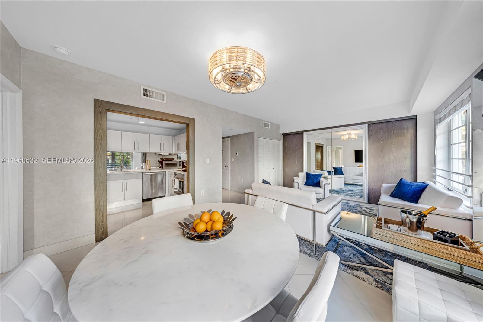 THE CARLYLE DECO HOTEL CO - Residential