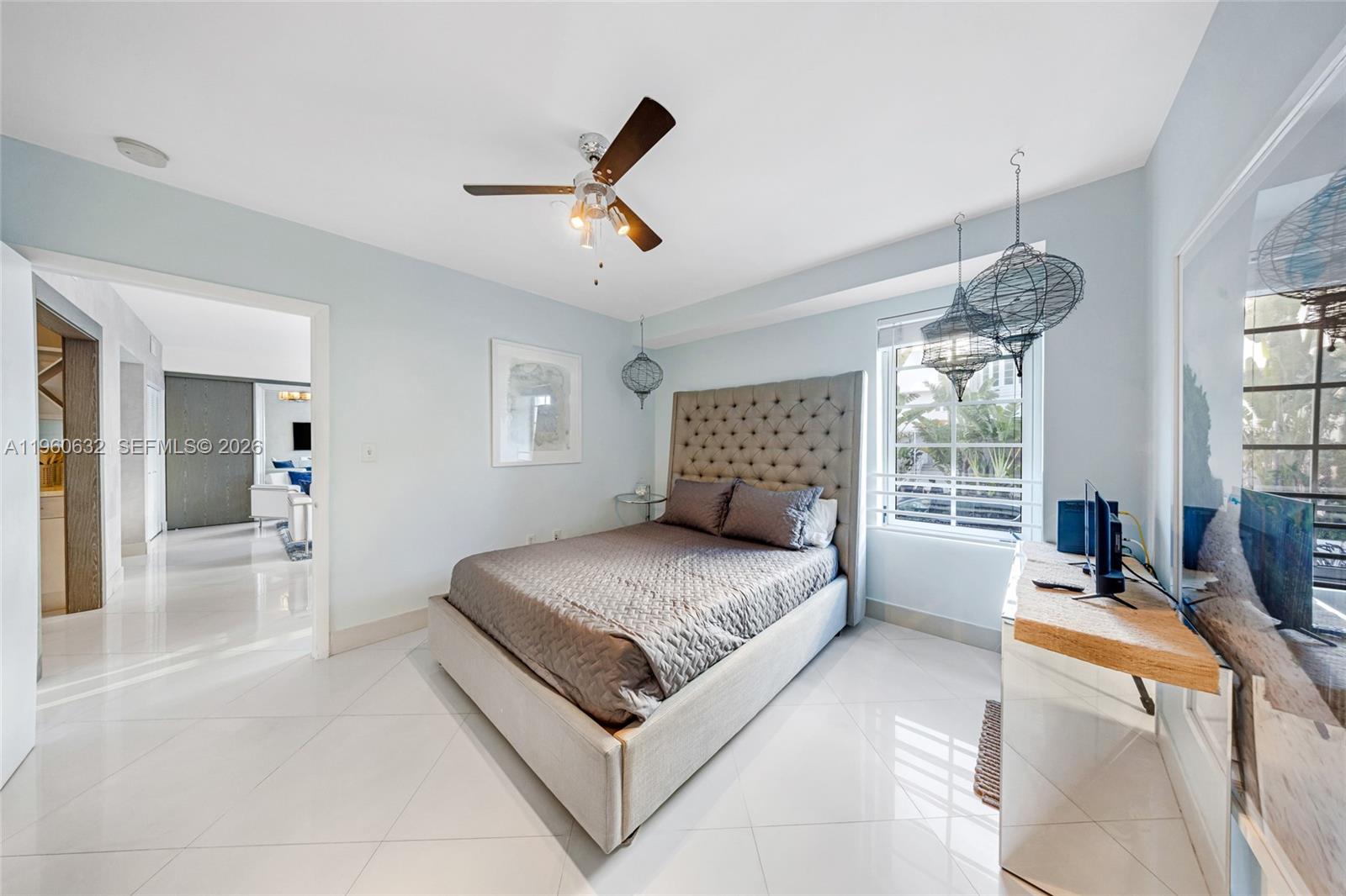 THE CARLYLE DECO HOTEL CO - Residential