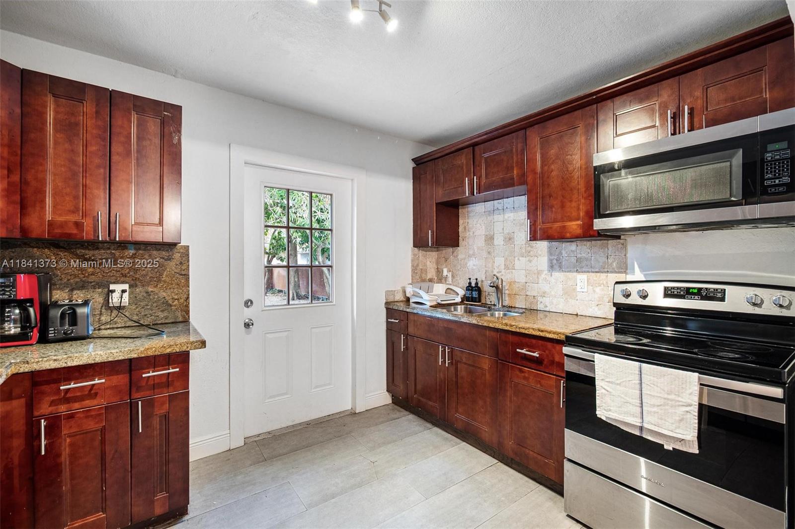 BUENA VISTA HEIGHTS ADDN - Residential Lease