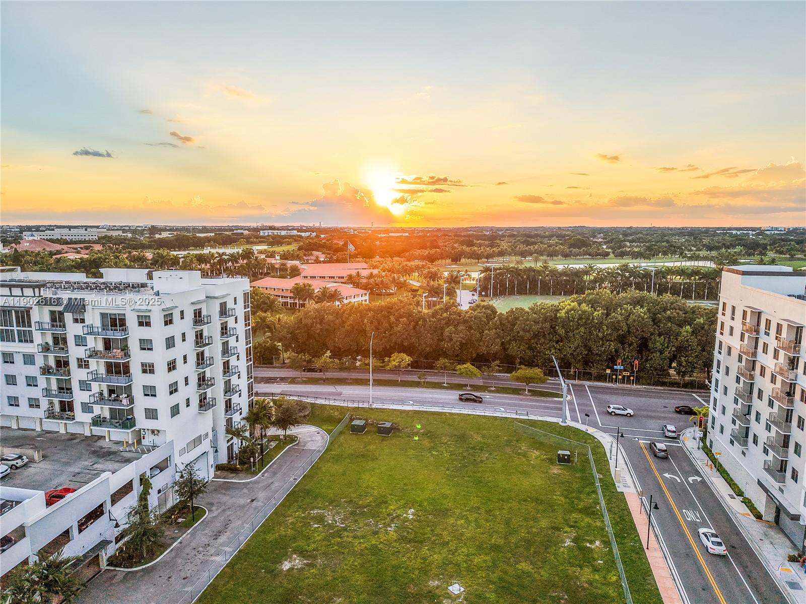DOWNTOWN DORAL SOUTH PHAS - Residential