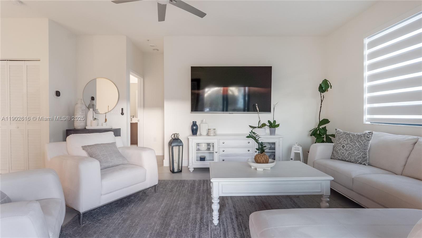 DOWNTOWN DORAL SOUTH PHAS - Residential