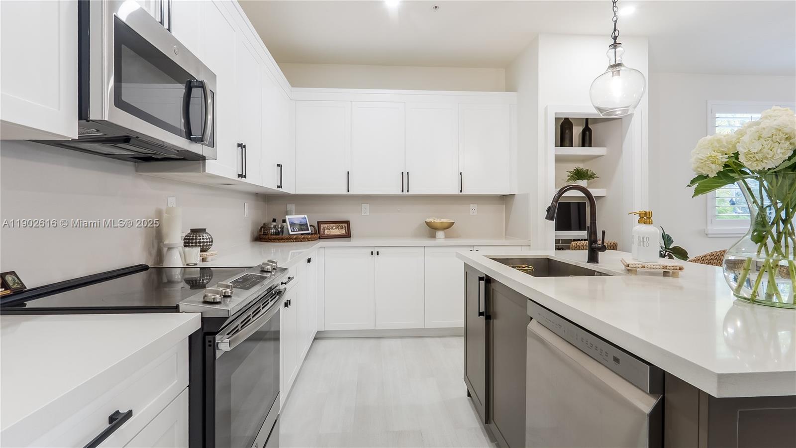 DOWNTOWN DORAL SOUTH PHAS - Residential