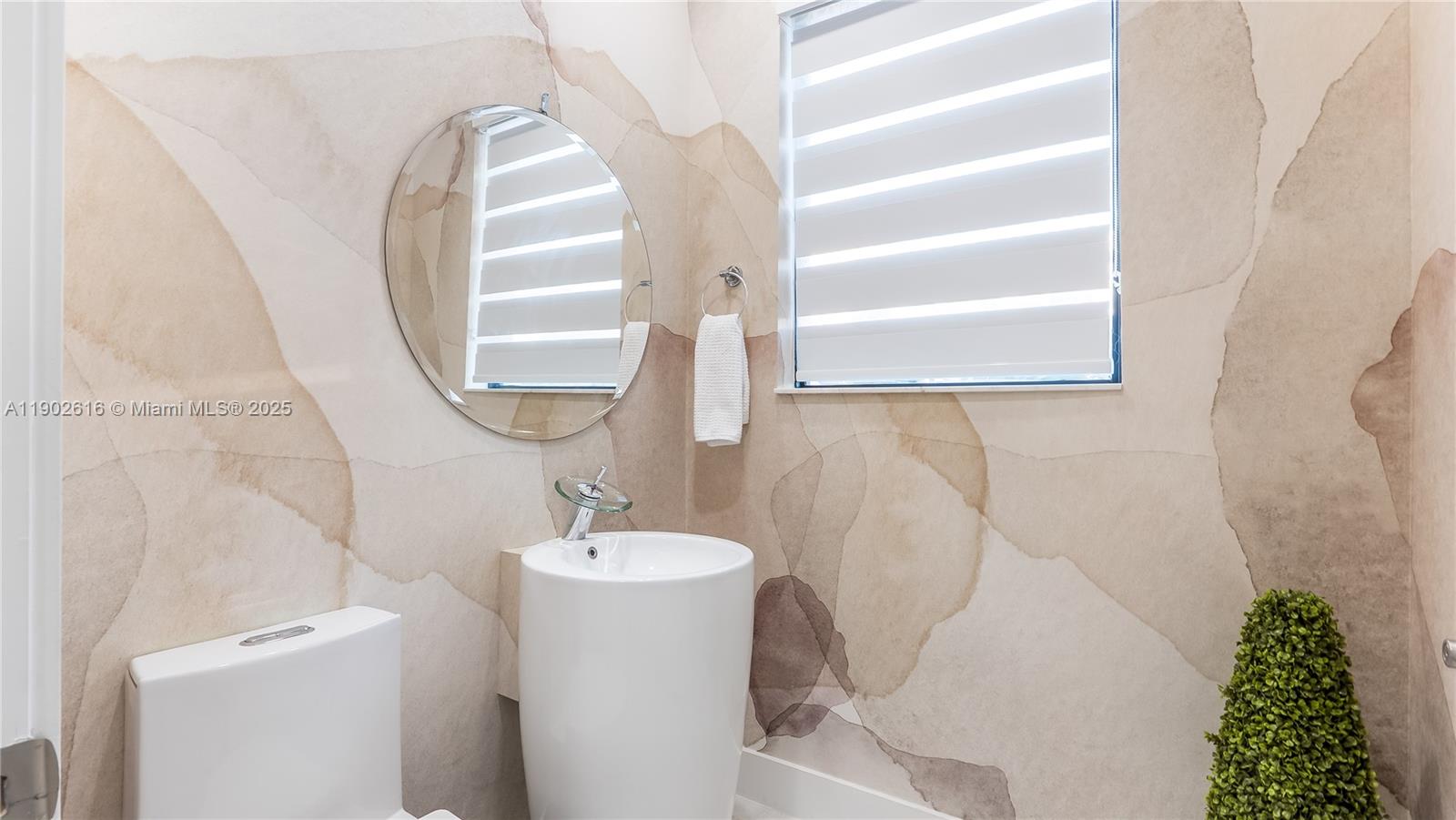 DOWNTOWN DORAL SOUTH PHAS - Residential