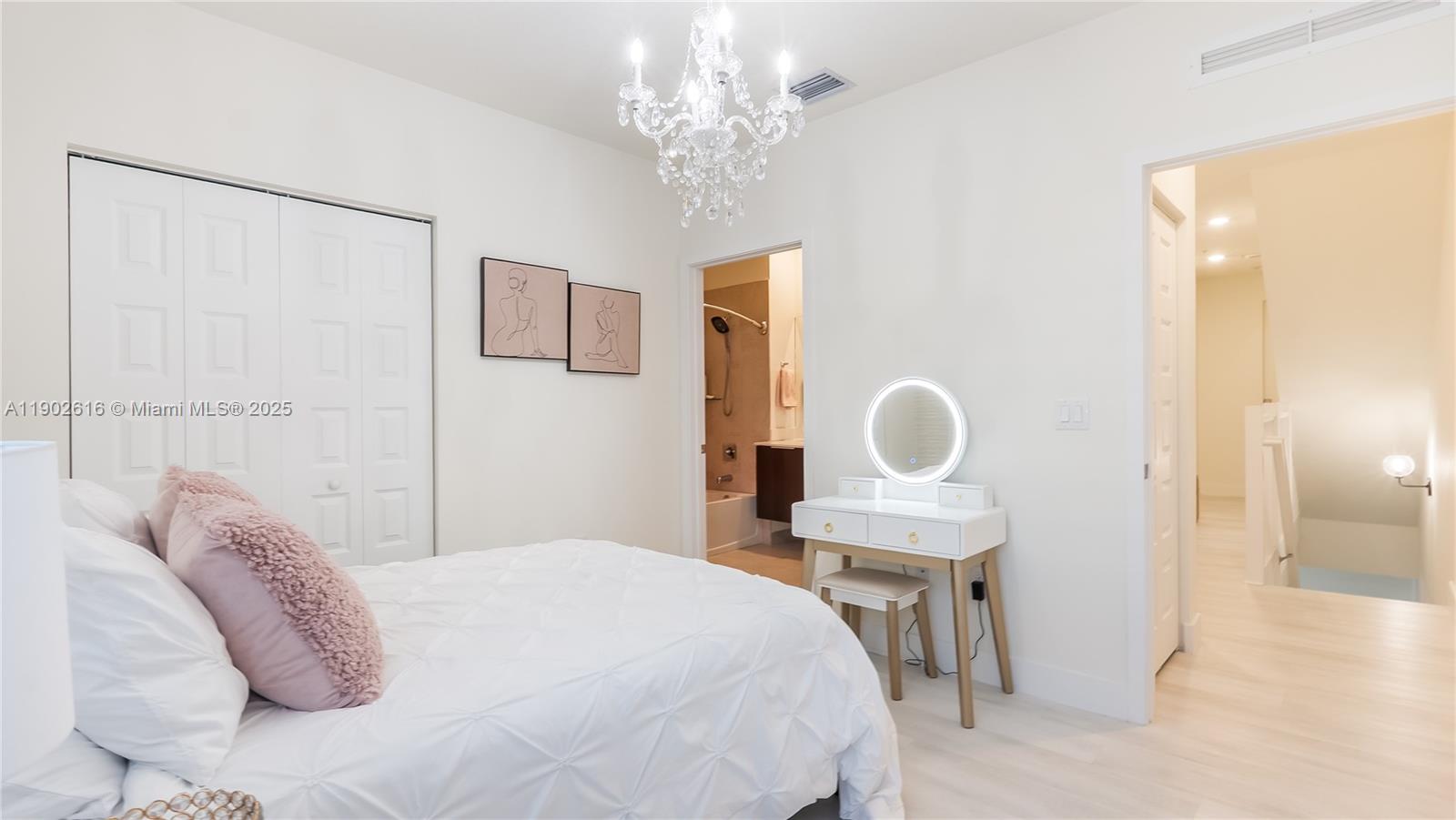 DOWNTOWN DORAL SOUTH PHAS - Residential