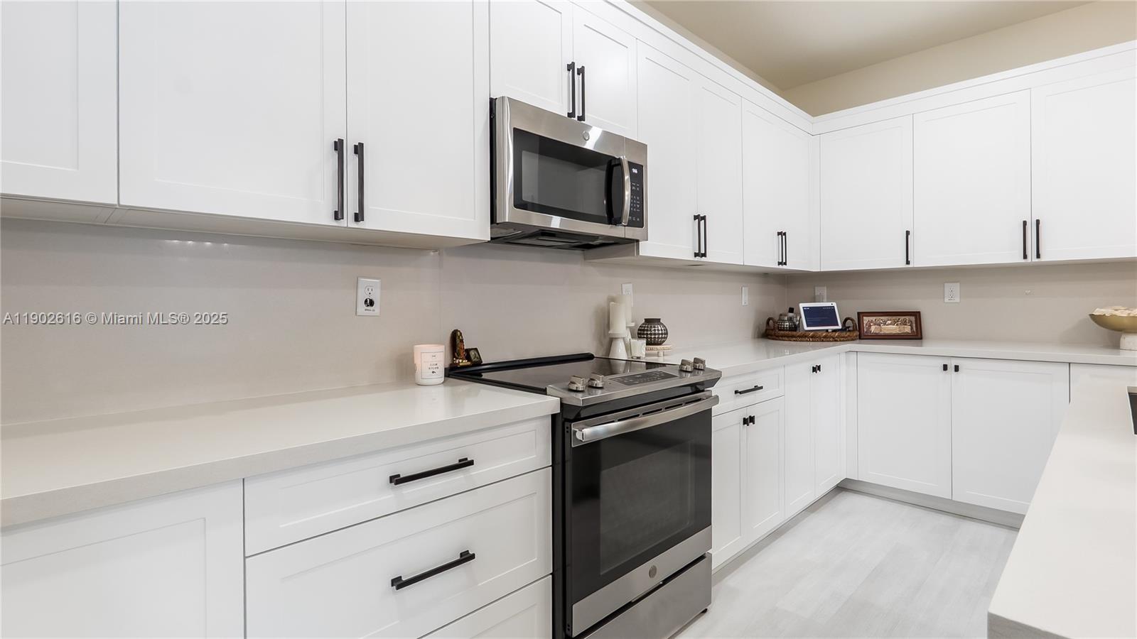 DOWNTOWN DORAL SOUTH PHAS - Residential