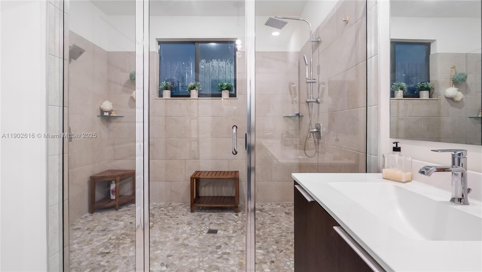 DOWNTOWN DORAL SOUTH PHAS - Residential