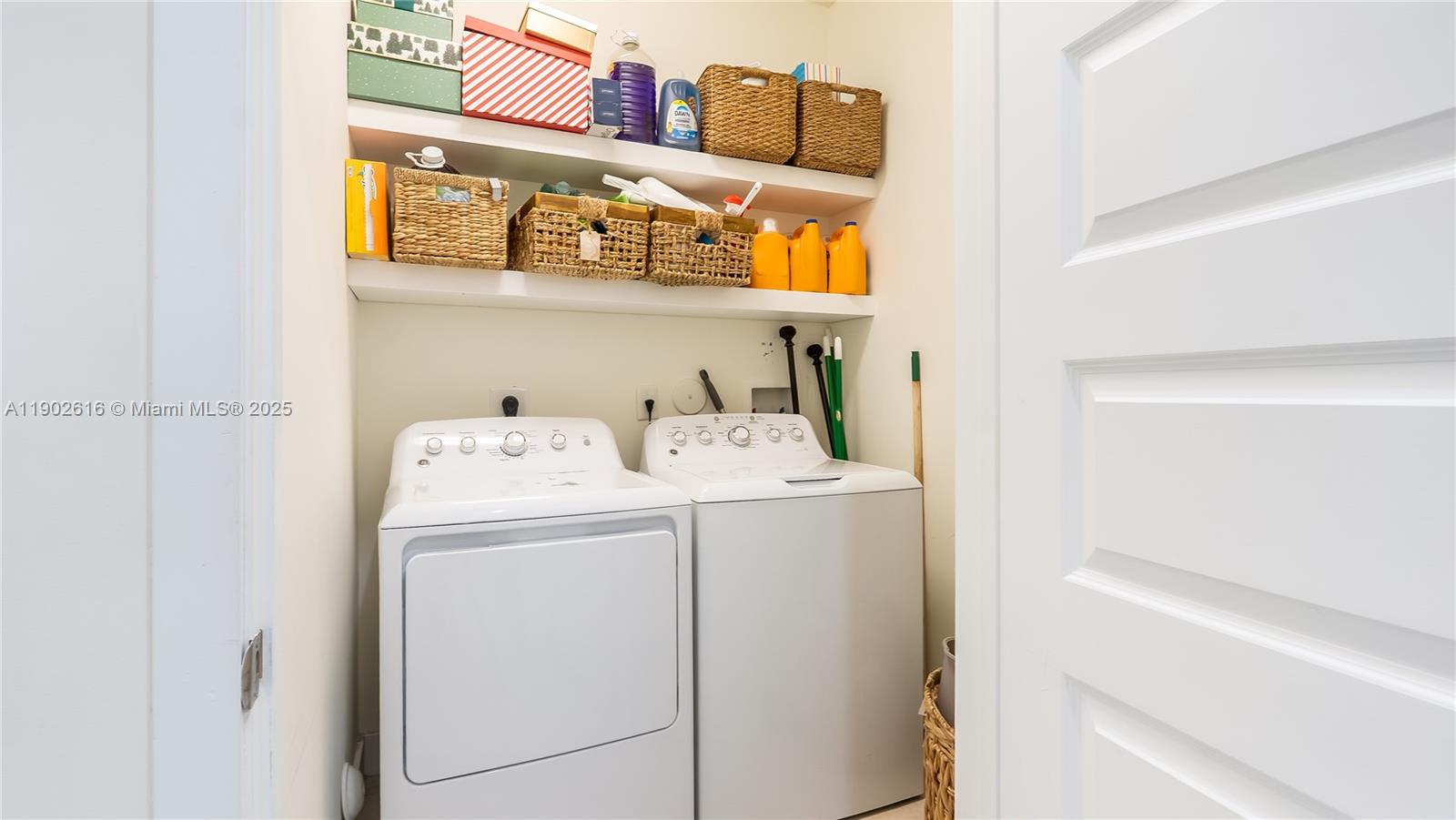 DOWNTOWN DORAL SOUTH PHAS - Residential