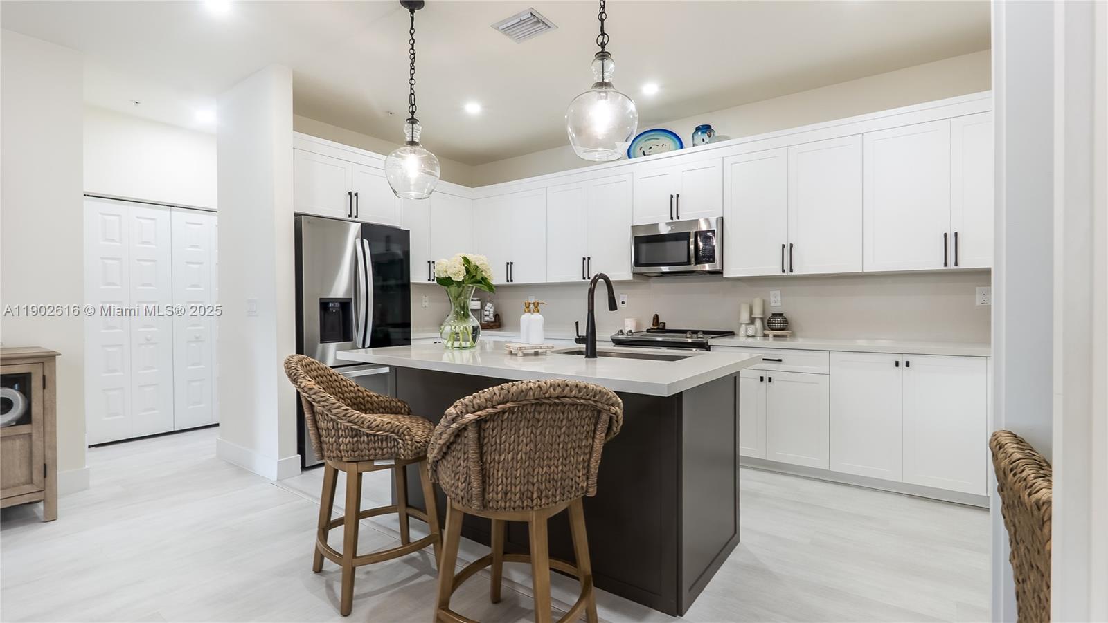 DOWNTOWN DORAL SOUTH PHAS - Residential