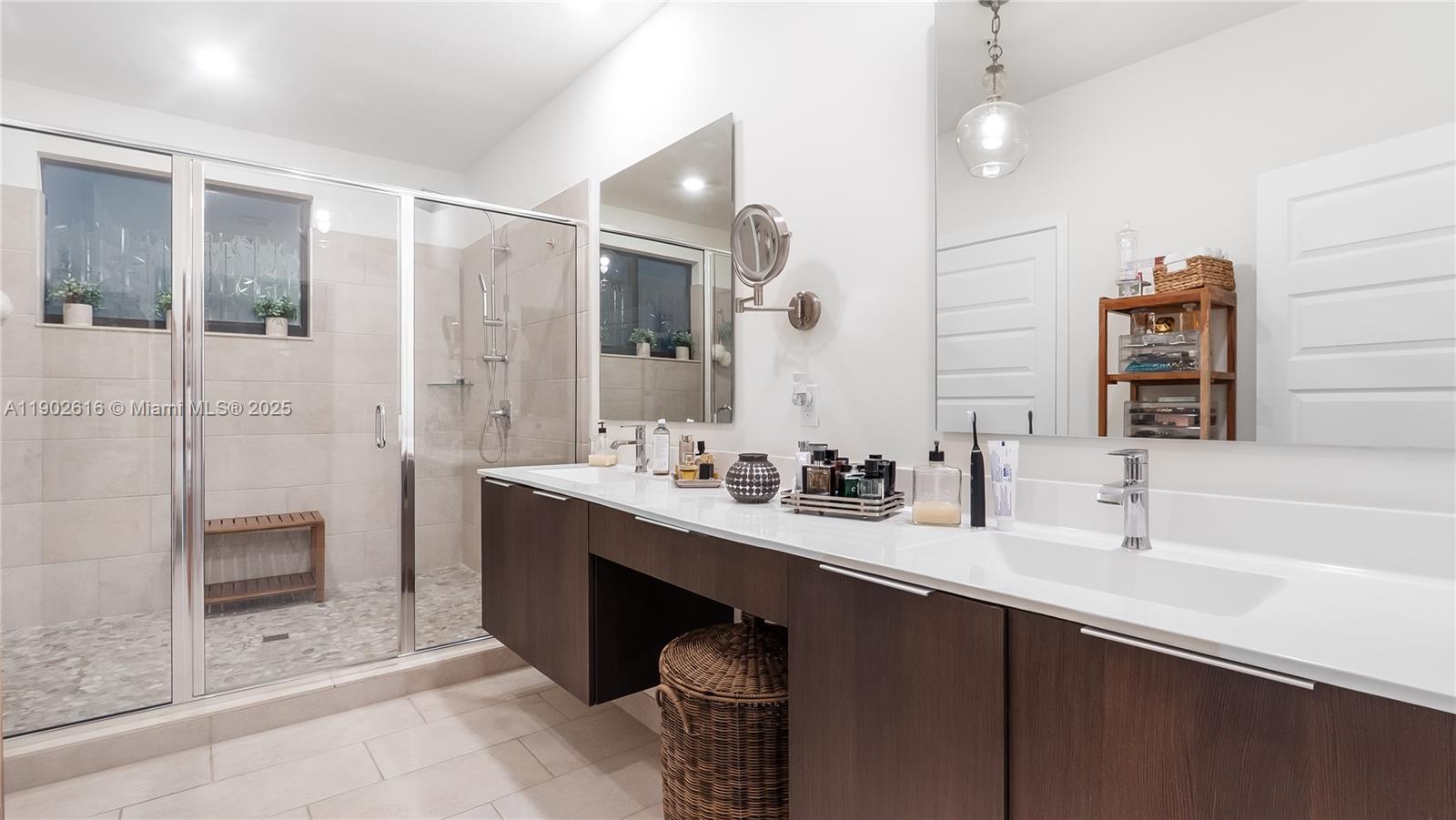 DOWNTOWN DORAL SOUTH PHAS - Residential