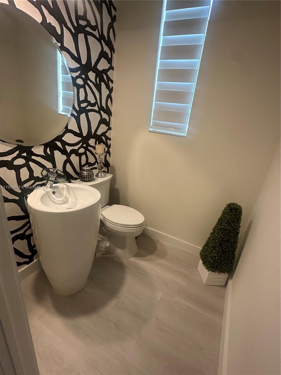 DOWNTOWN DORAL SOUTH PHAS - Residential