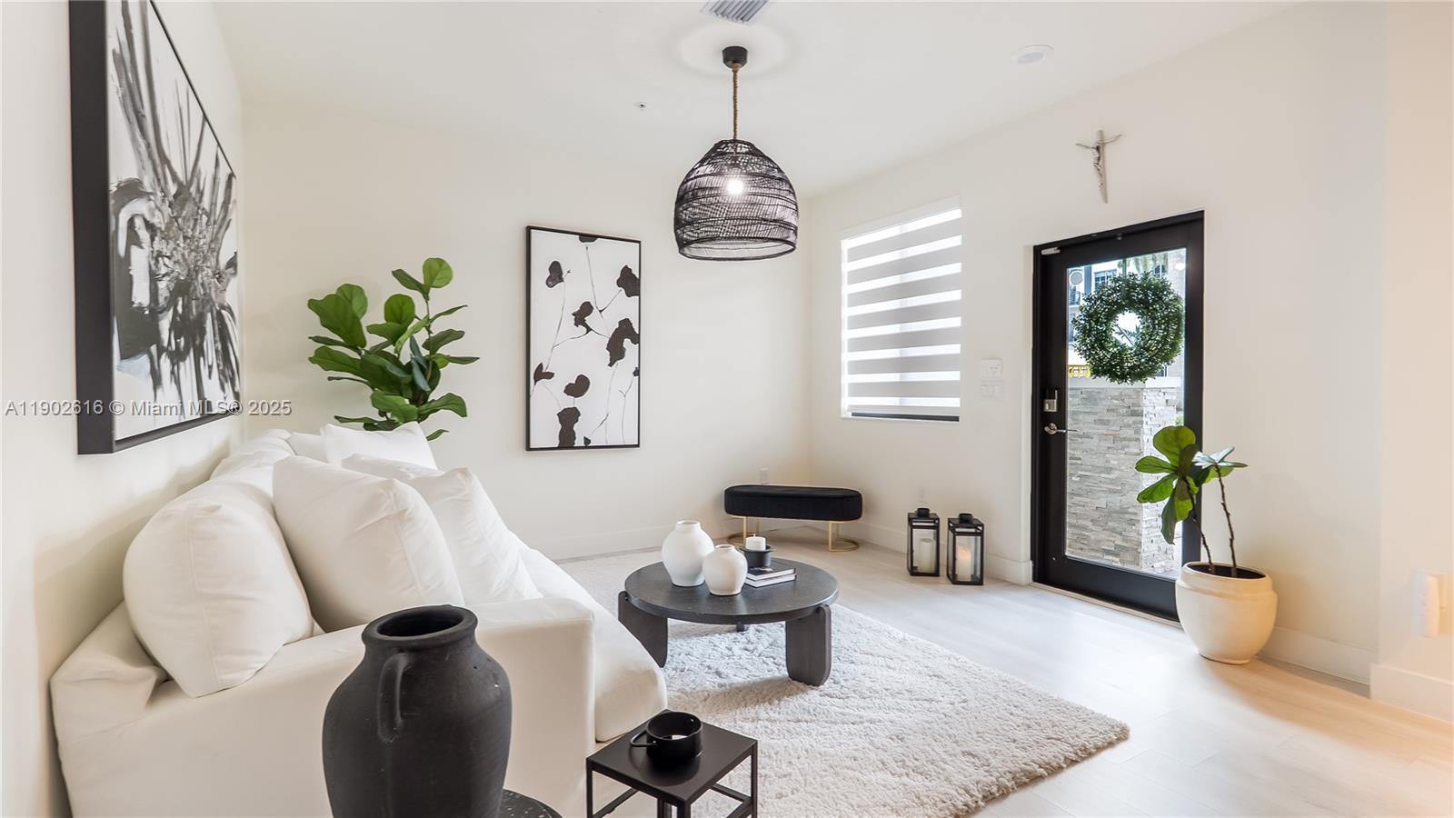 DOWNTOWN DORAL SOUTH PHAS - Residential