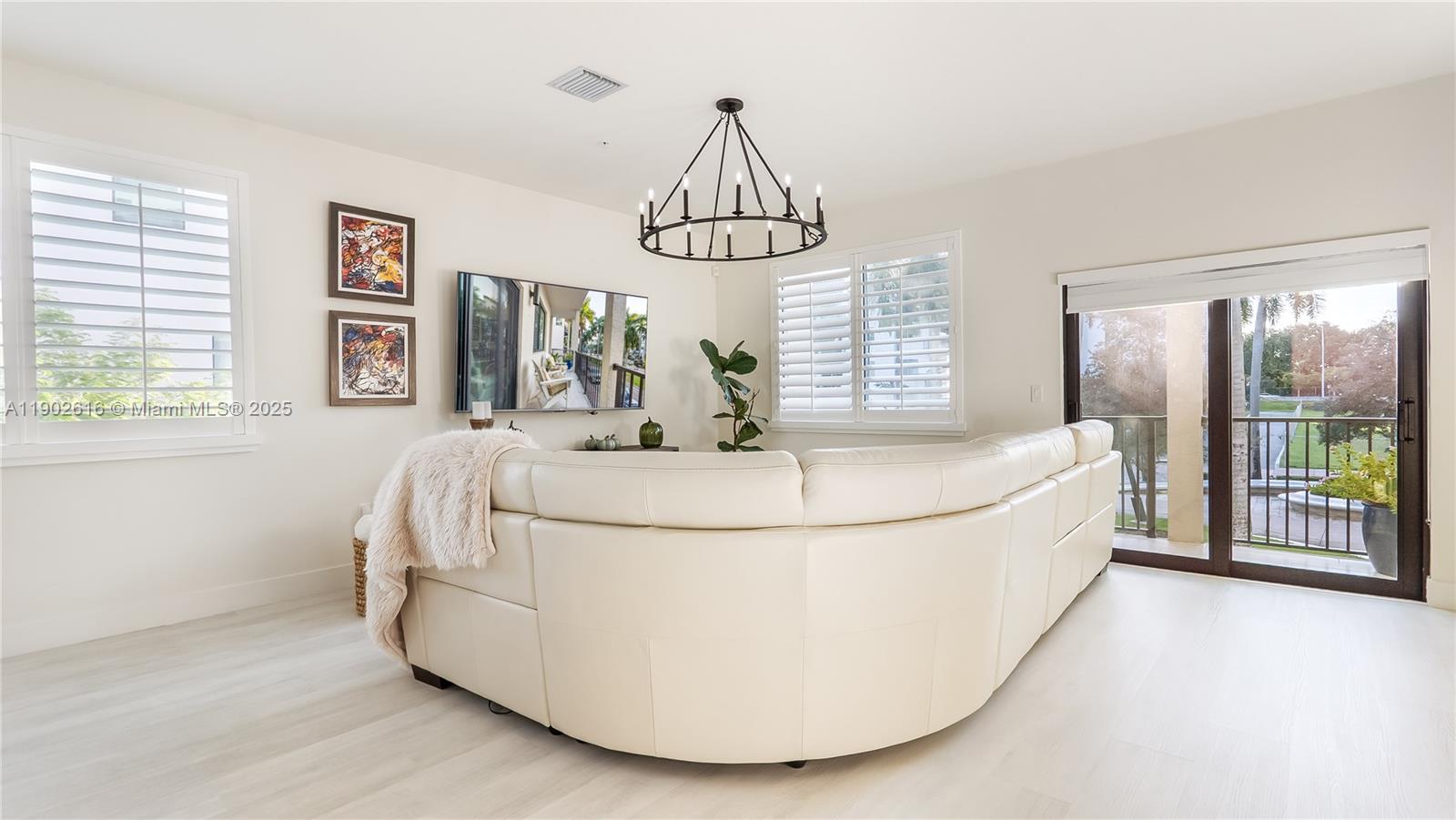 DOWNTOWN DORAL SOUTH PHAS - Residential