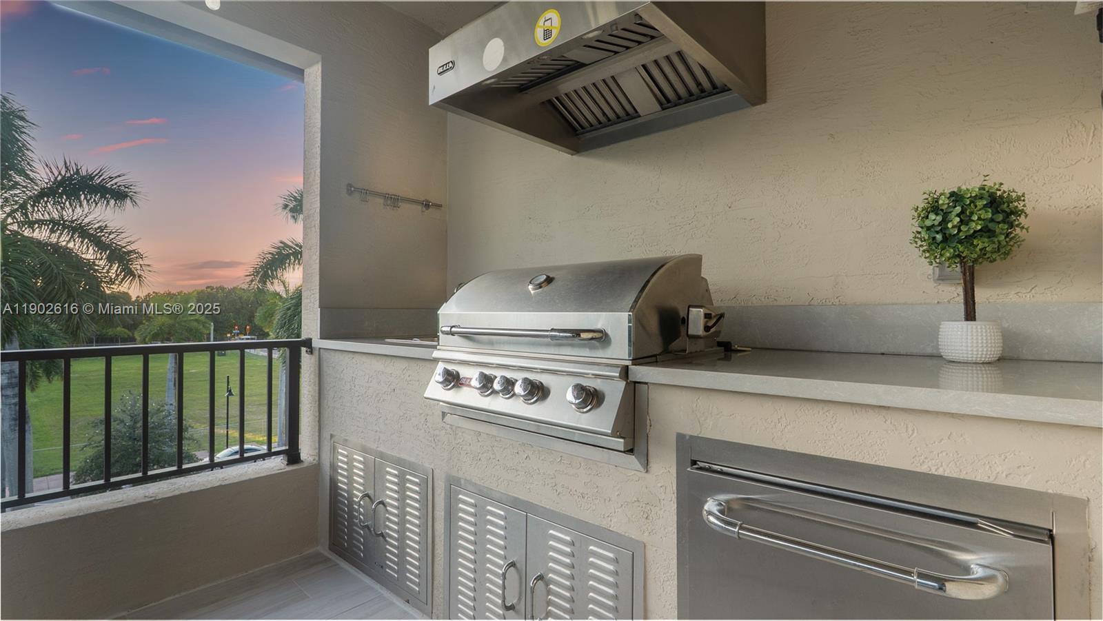 DOWNTOWN DORAL SOUTH PHAS - Residential