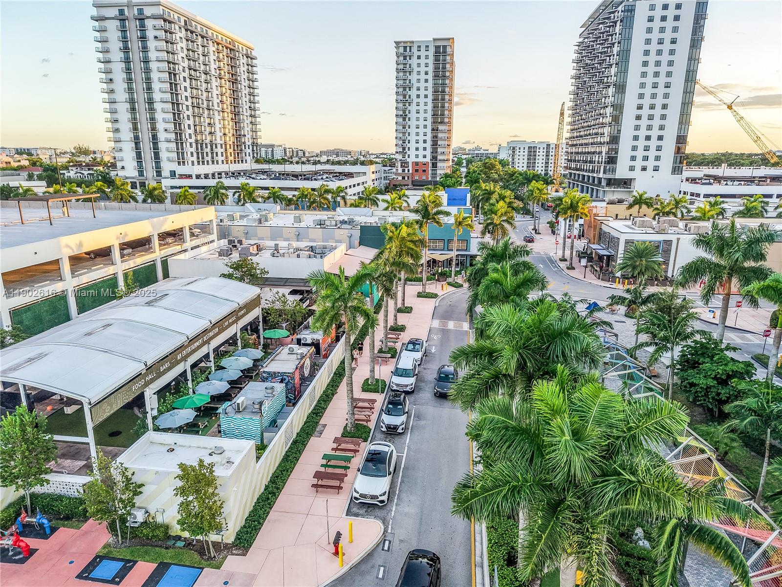 DOWNTOWN DORAL SOUTH PHAS - Residential
