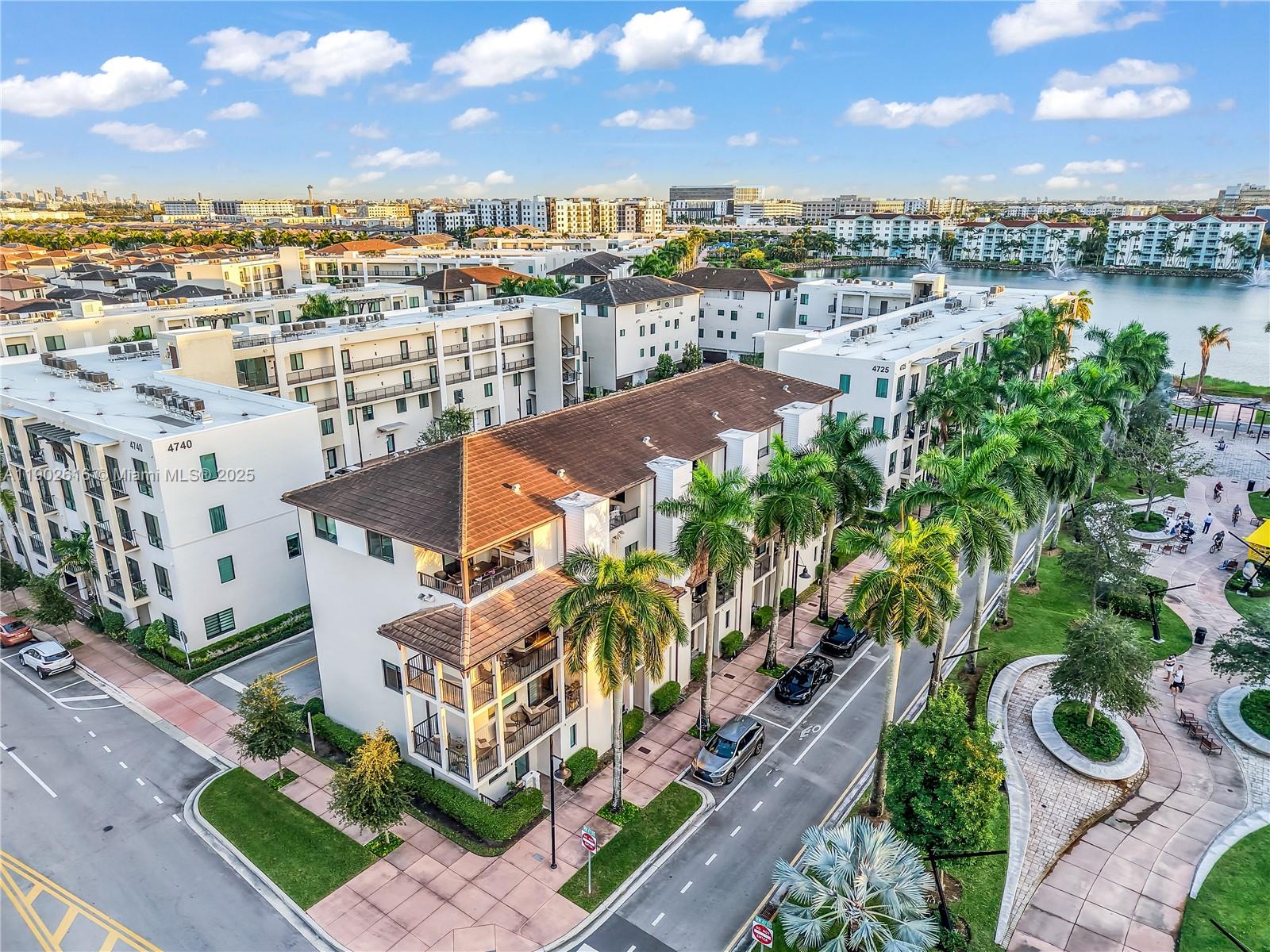 DOWNTOWN DORAL SOUTH PHAS - Residential