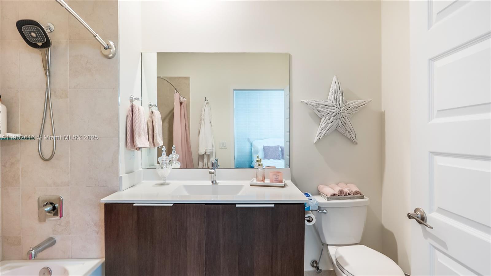 DOWNTOWN DORAL SOUTH PHAS - Residential