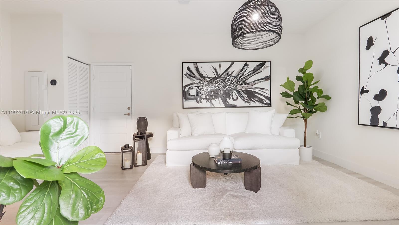 DOWNTOWN DORAL SOUTH PHAS - Residential