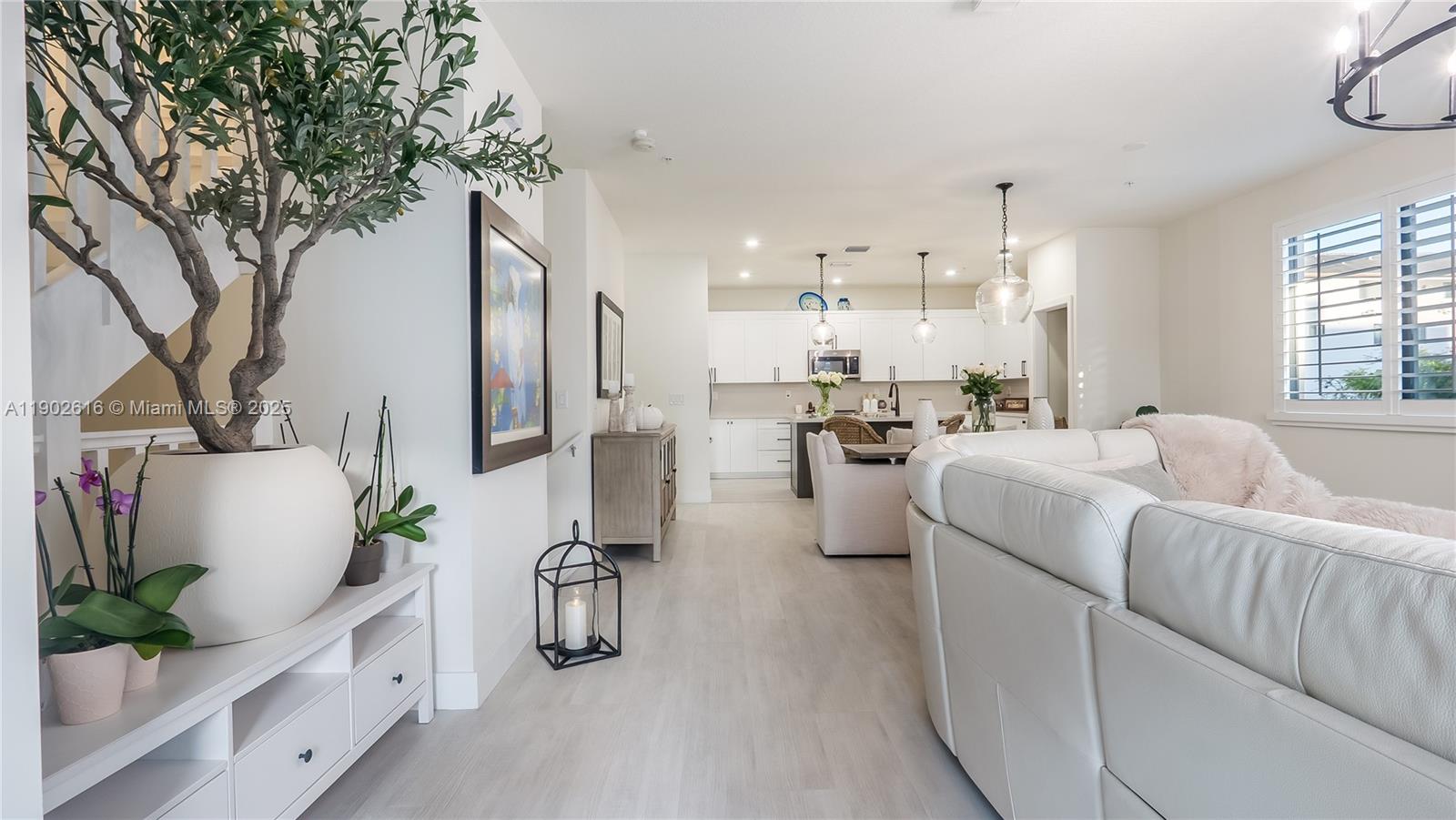 DOWNTOWN DORAL SOUTH PHAS - Residential