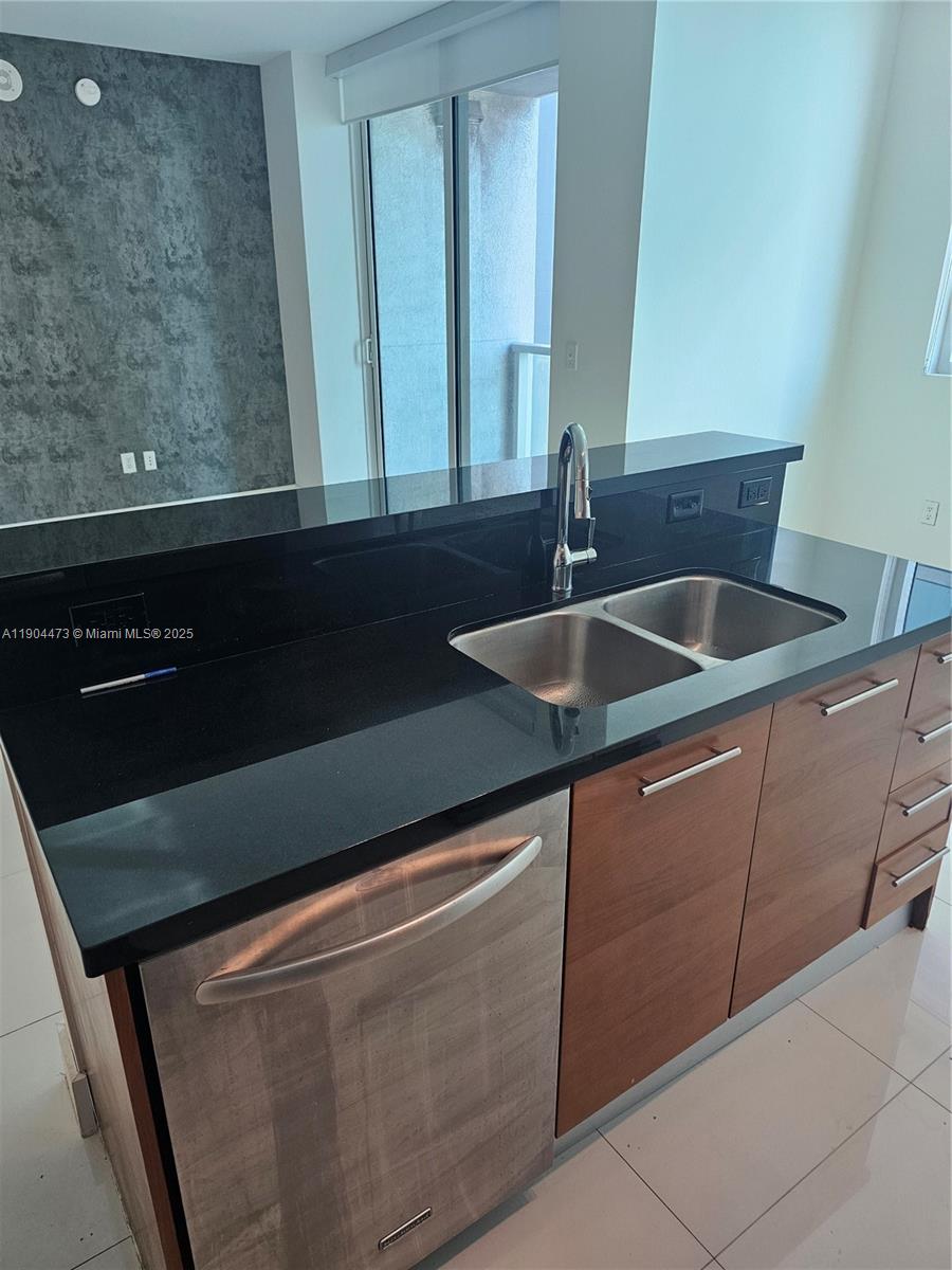 VIZCAYNE NORTH CONDO - Residential