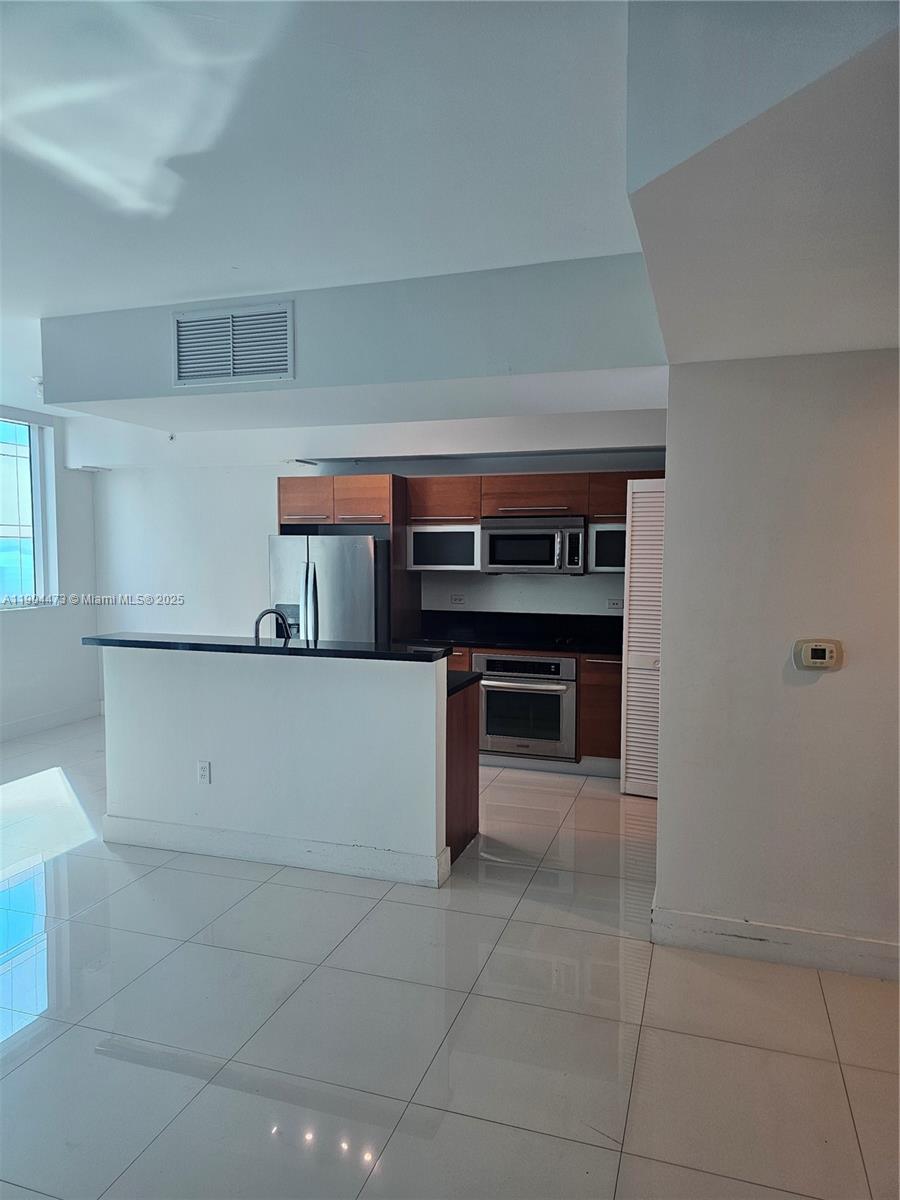 VIZCAYNE NORTH CONDO - Residential