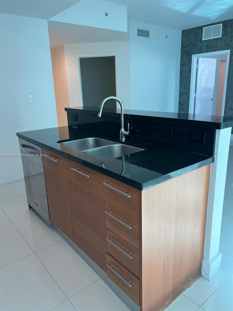 VIZCAYNE NORTH CONDO - Residential