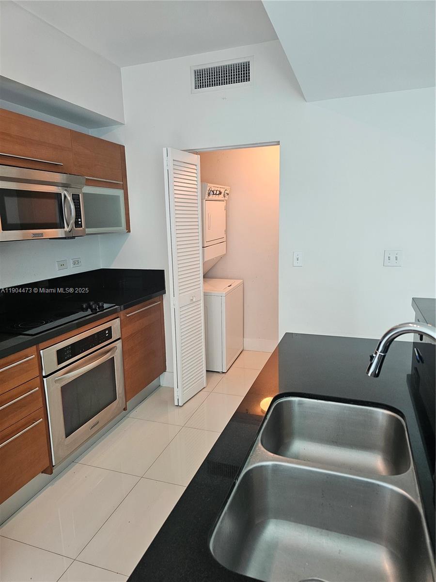 VIZCAYNE NORTH CONDO - Residential