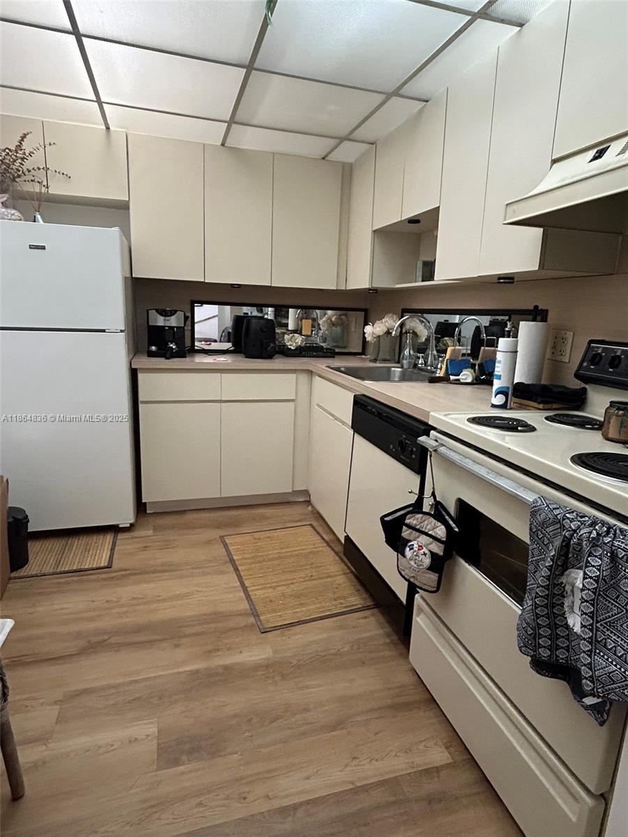 SUNRISE POINT CONDO BLDG - Residential Lease