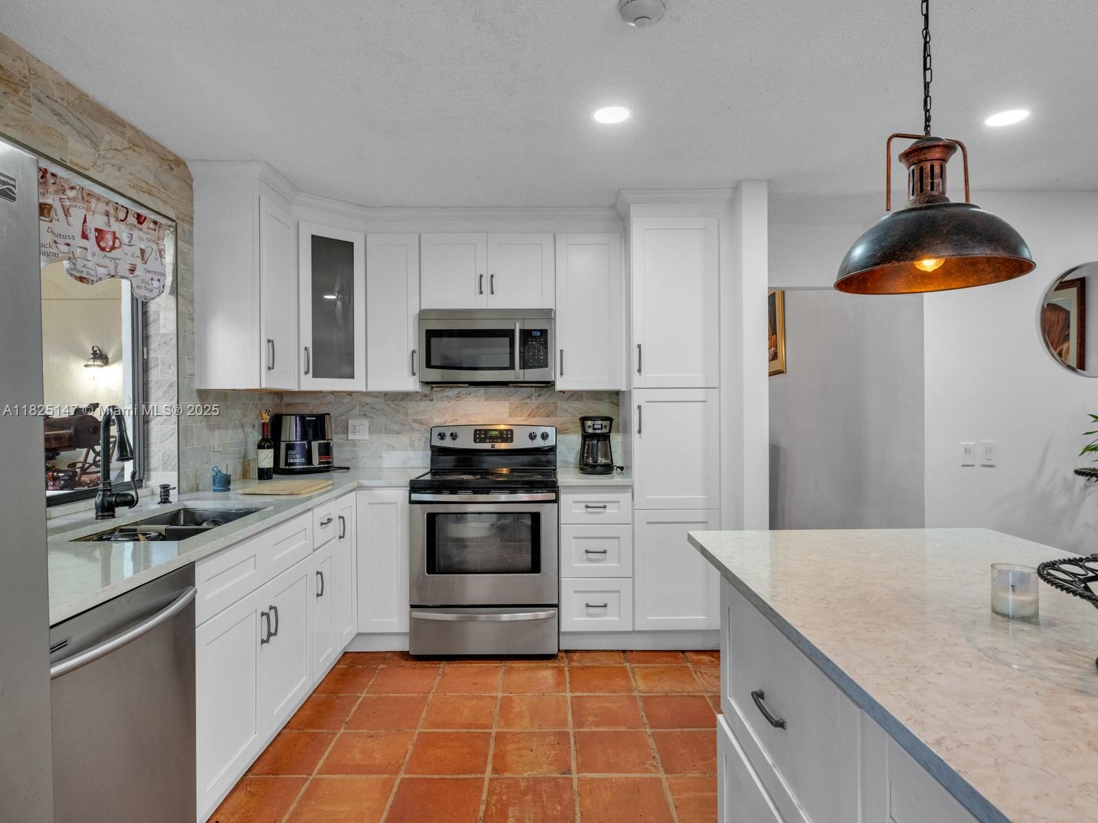 COUNTRY ISLES - Residential