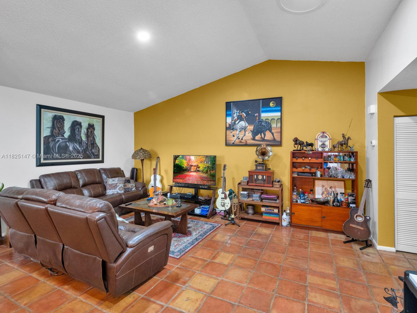 COUNTRY ISLES - Residential