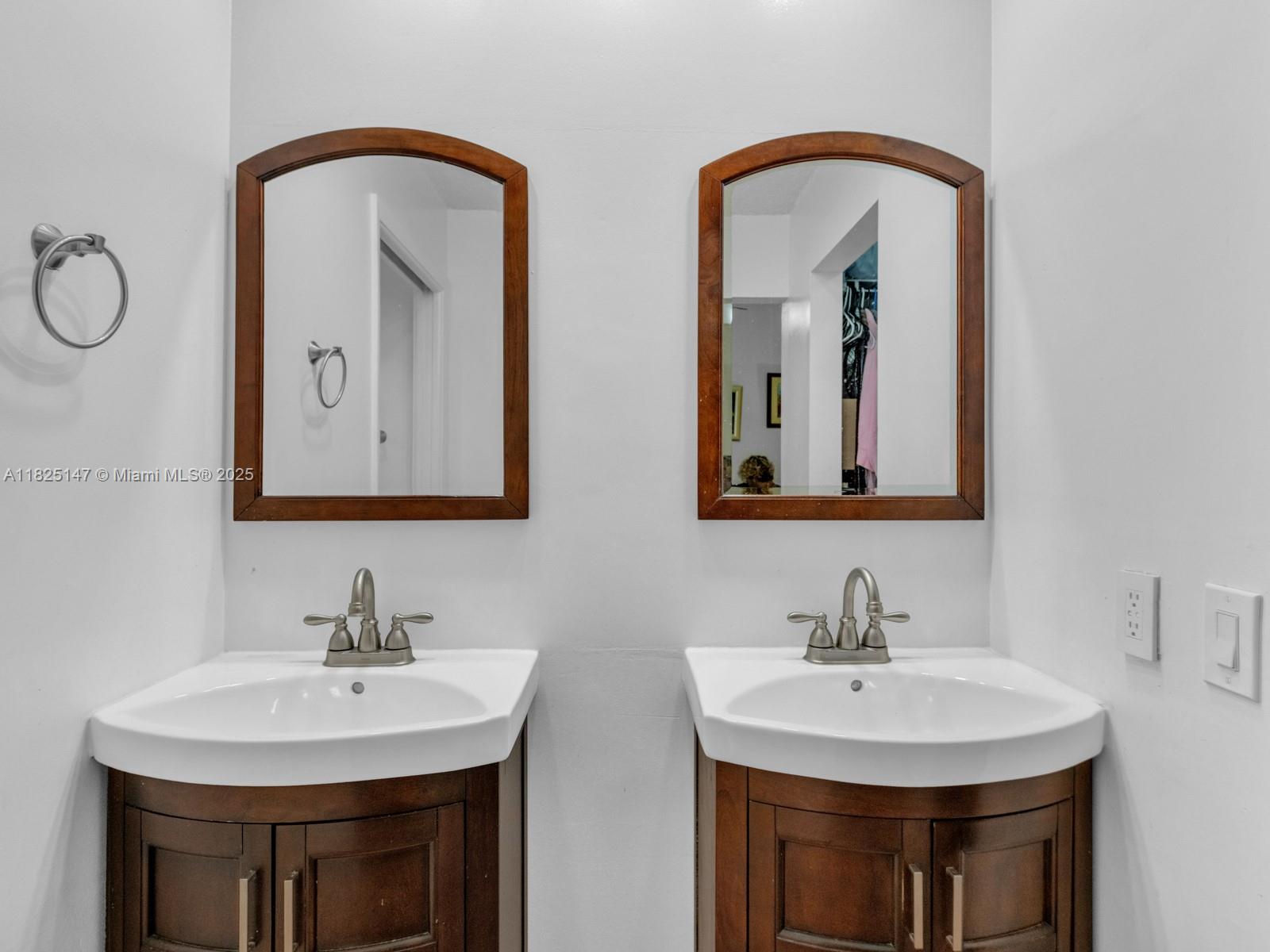 COUNTRY ISLES - Residential