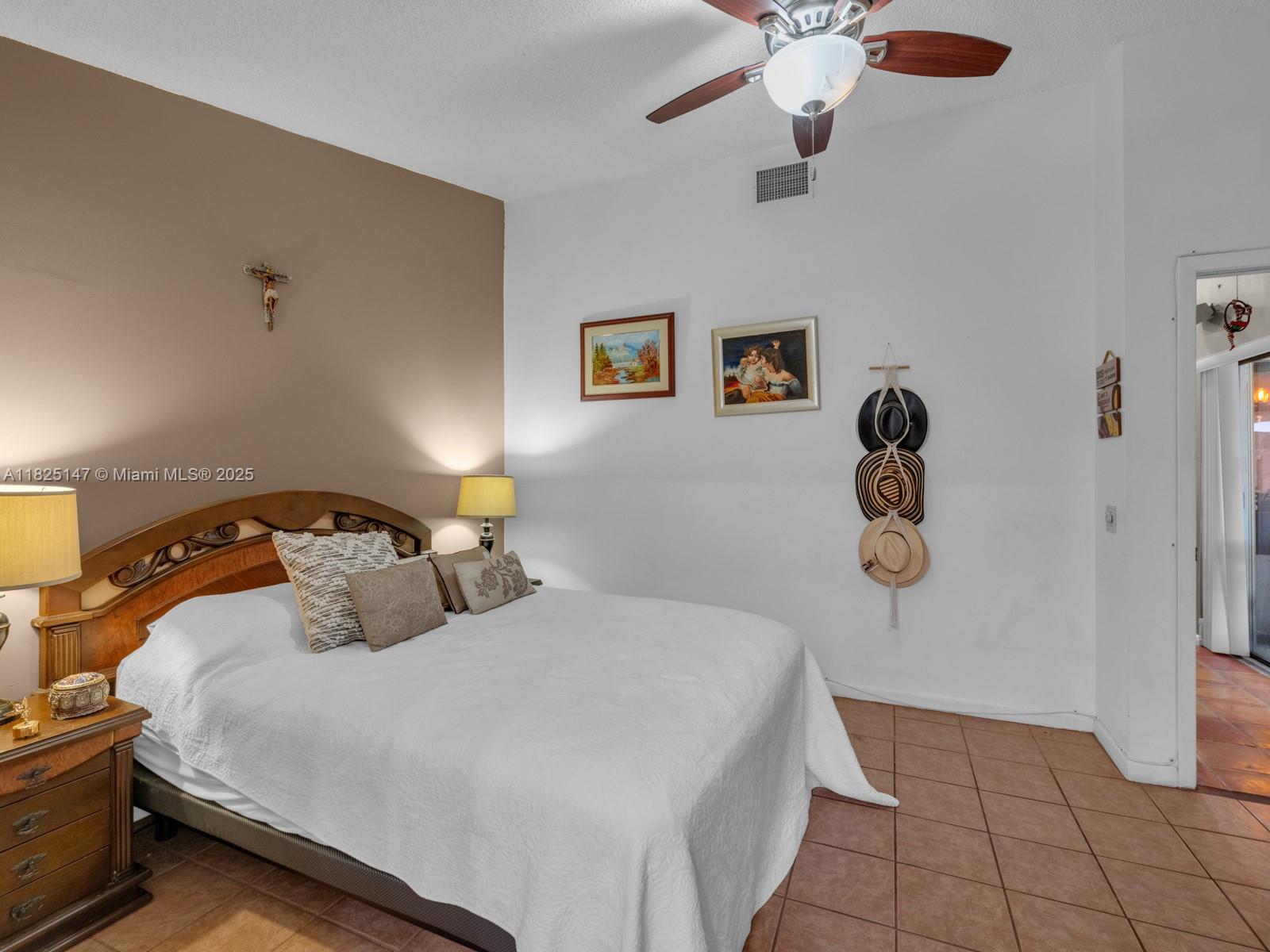 COUNTRY ISLES - Residential