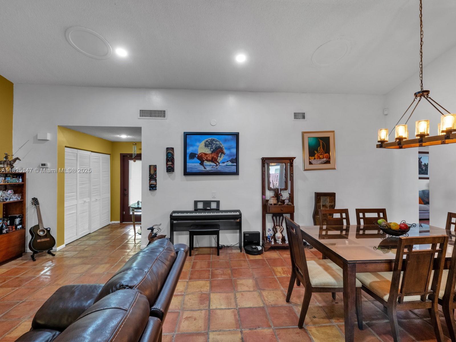 COUNTRY ISLES - Residential