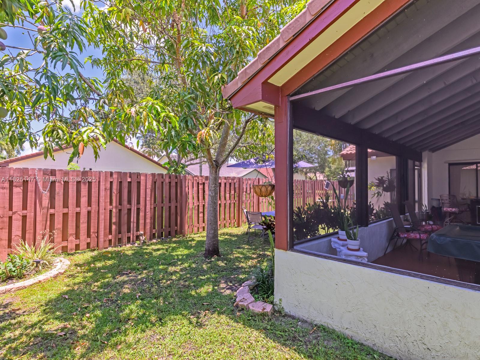 COUNTRY ISLES - Residential