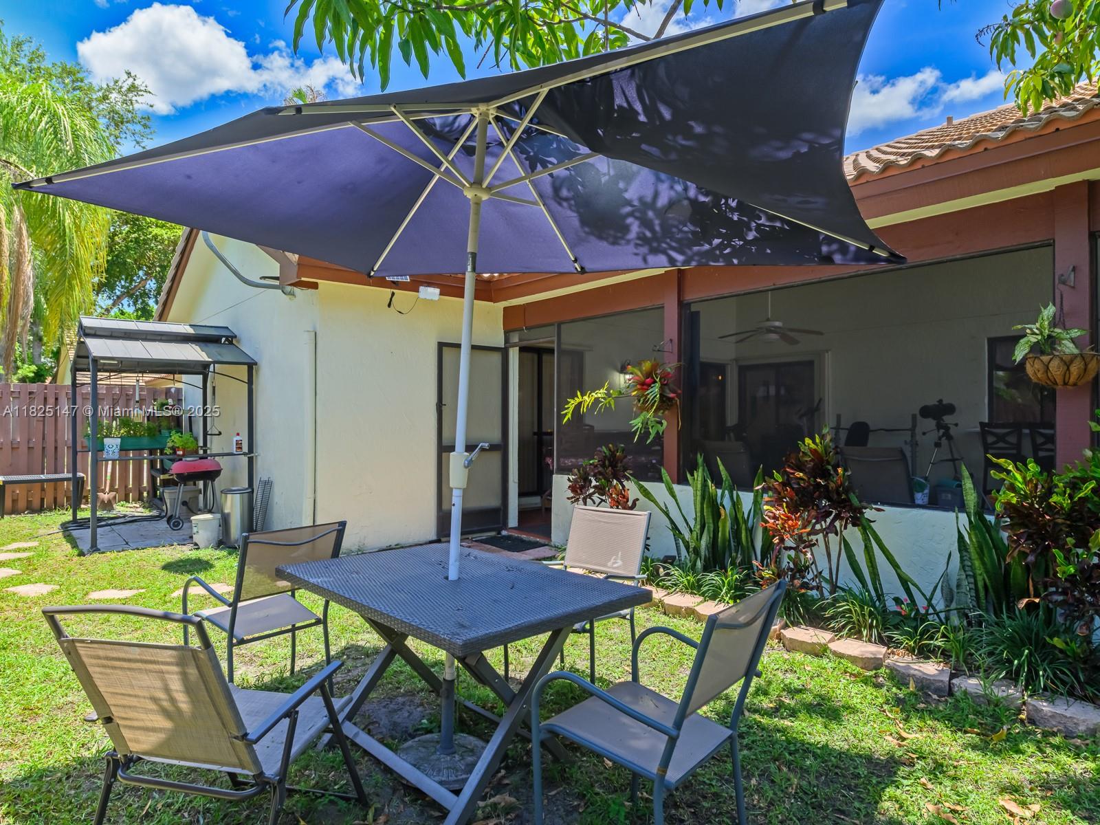 COUNTRY ISLES - Residential